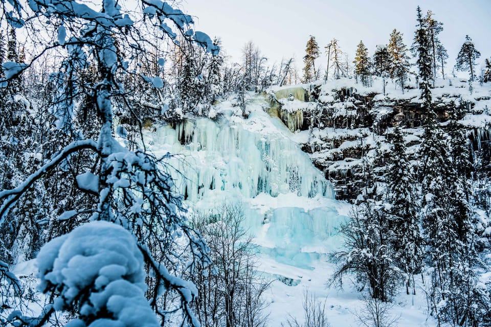 Au départ de Rovaniemi : excursion d'une journée aux chutes d'eau gelées de Korouoma
