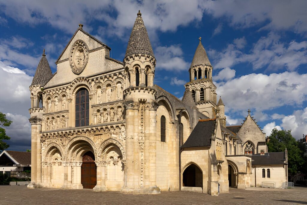 Visiter Poitiers : 10 étapes pour profiter de la ville